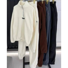 Костюм с нашивками из флиса Модель: 1492-1167 Цвет: молочный, графит, шоколад, черный