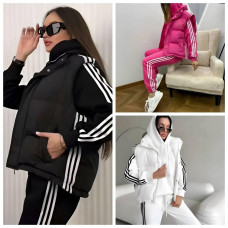 Женский костюм тройка (свитшот + штаны + жилетка) Модель: 1431-0262 Цвет: белый, черный, малина